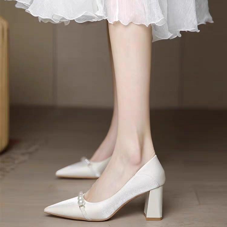 2025 красивые атласные темпераментные туфли на высоком каблуке, одинарные туфли на толстом каблуке, белые туфли-чеонгсам, туфли для подружек невесты, женские свадебные туфли, свадебные туфли для невесты