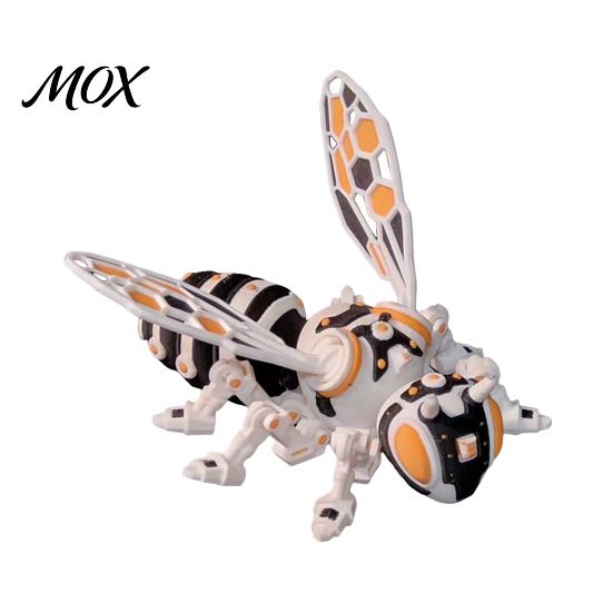 Hollow Body Mechanical Art 3D Printed Articulated Bee Figurine, Flexible Joint Fidget Toy with Keychain, Futuristic Insect Figure Desktop Ornament for