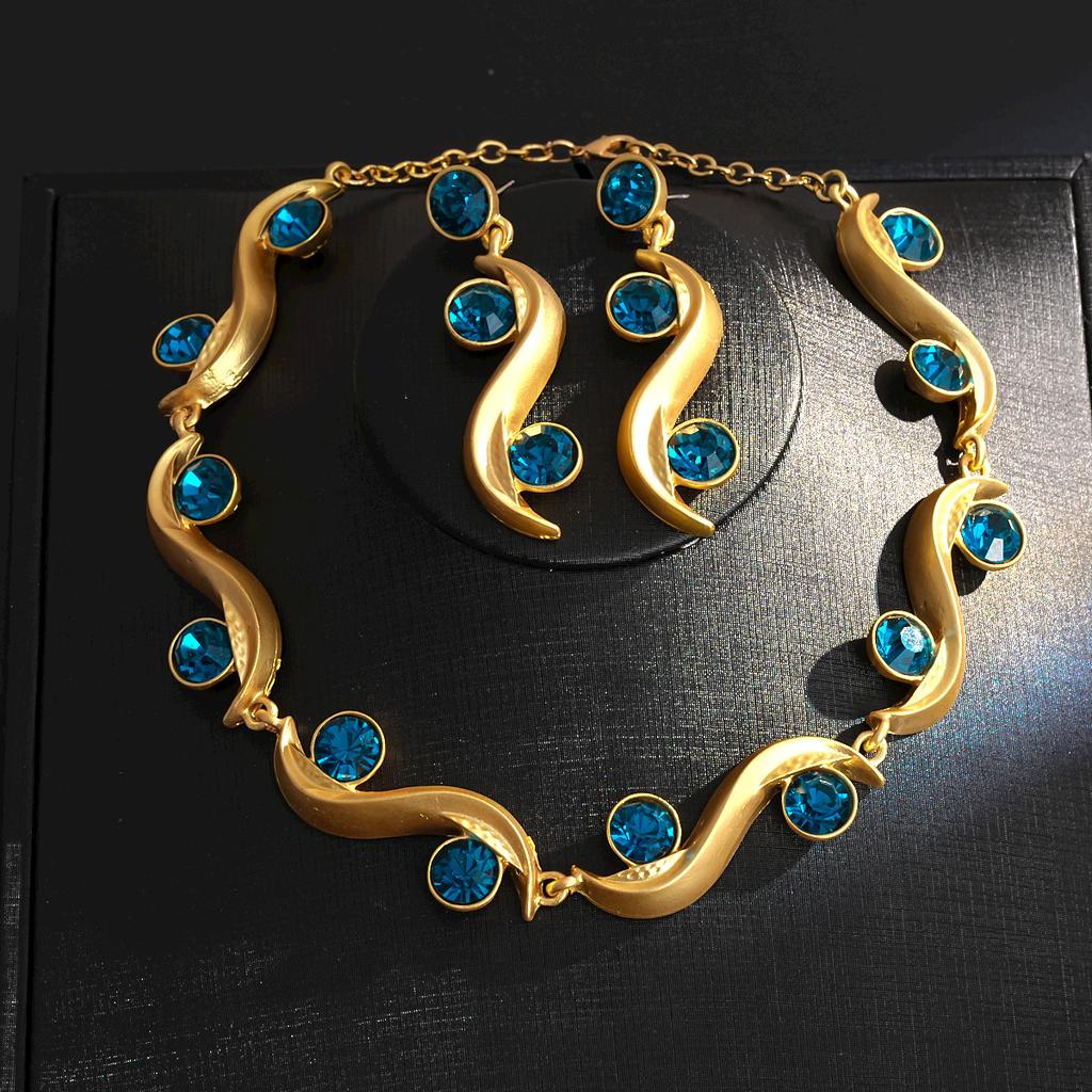 Модные украшения для женщин