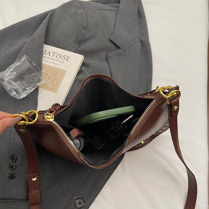 Сумка через плечо с заклепками Женская винтажная сумка под мышку Дорожная сумка на плечо