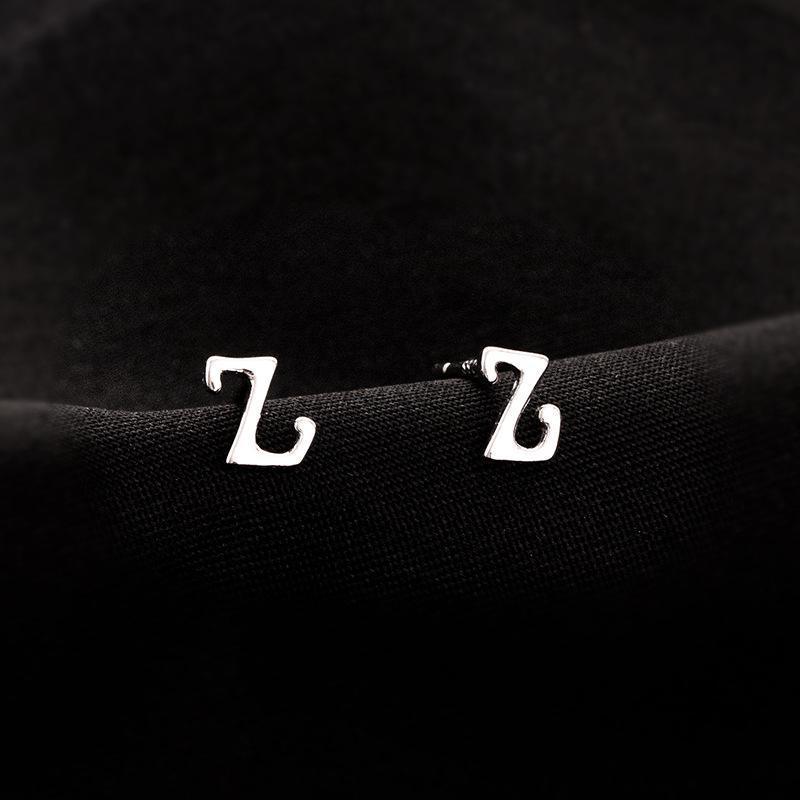 Серьги Banyan Tree S925 Silver с английским алфавитом для женщин - маленькие, удобные, одиночные серьги для сна