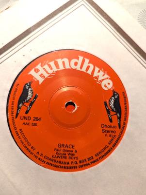 7-дюймовая пластинка CHEPLIN KOTULA & KAWERE BOYS - Pod Adhach Epiny / Grace UND264 Hundhwe 1981 Кения Мировая музыка Б/У