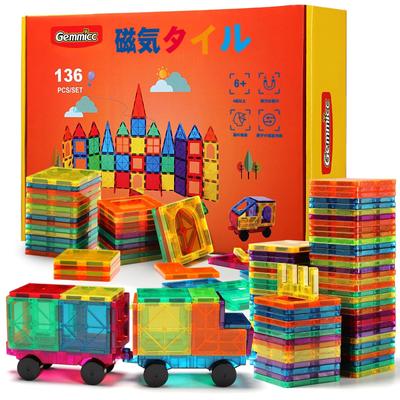 Gemmicc 136PCS Магнитные плитки Строительные блоки для детей STEM Одобренные развивающие игрушки Магнитные головоломки Строительные блоки для мальчиков и девочек Поставляется с 2 машинами