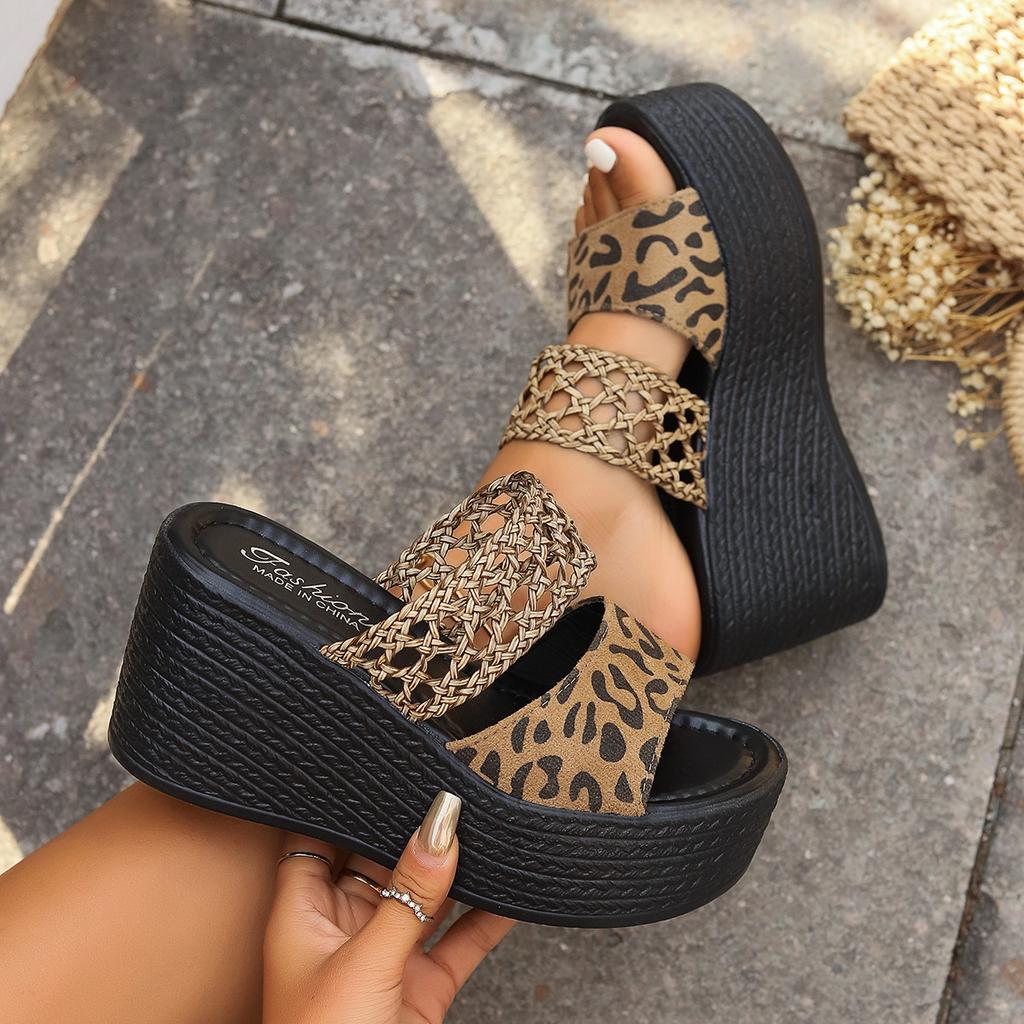Большие размеры, лето 2024, новые тапочки на танкетке с сандалиями, ажурные пляжные тапочки с леопардовым принтом