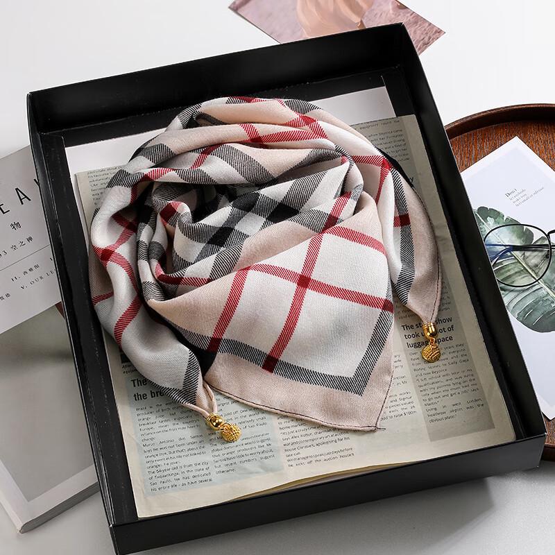 Korean-Style Magnetic Buckle Square Scarf: Women's Winter Neck Warmer & Fashionable Pendant Accessory