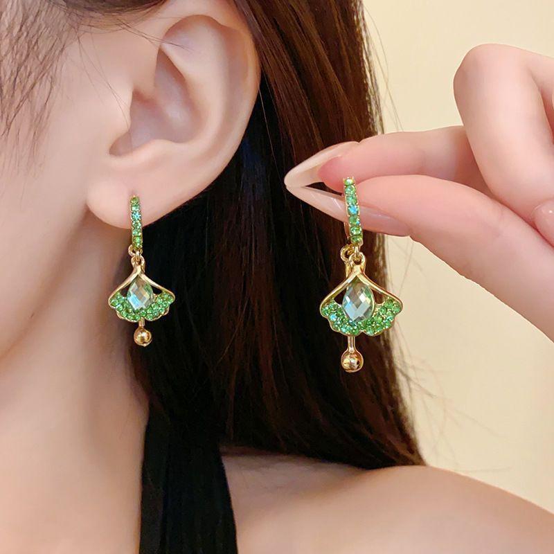 Silver Needle French Fresh Exaggerated Diamond Earrings Light Luxury High-end Stud Earrings Temperament Earrings Design Sense Niche