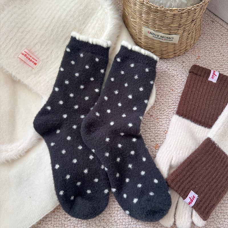 Winter Warm Thickened Polka Dot Plush Socks Women Mid-calf Socks Fall Thickened Padded Warm Socks Home Sleep Floor Sox