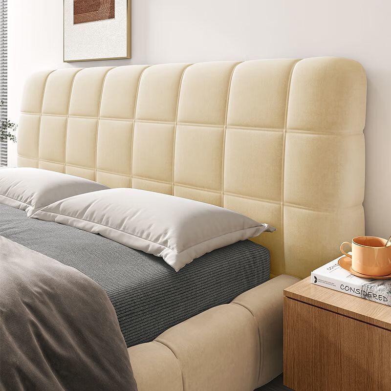 Мягкий чехол на изголовье кровати