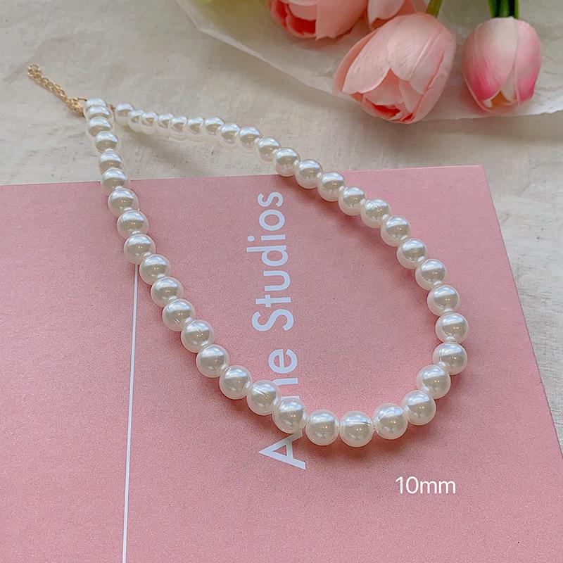 Elegant Pearl Necklace - Versatile Niche Design with Heart Pendant for Women