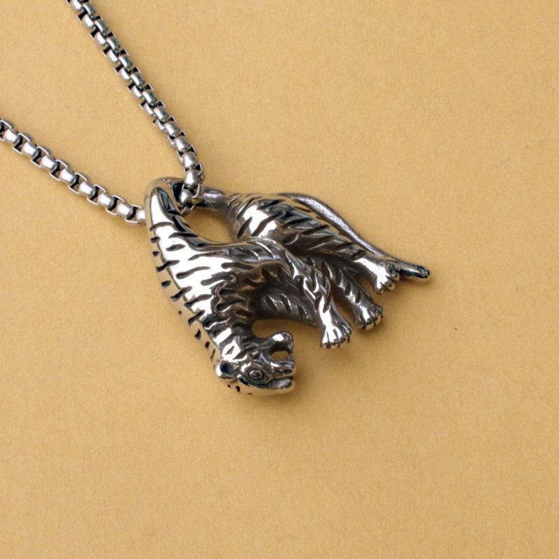 New European and American Hip Hop Jewelry Necklace Leopard Titanium Pendant Pendant ,A Gift for My Boyfriend