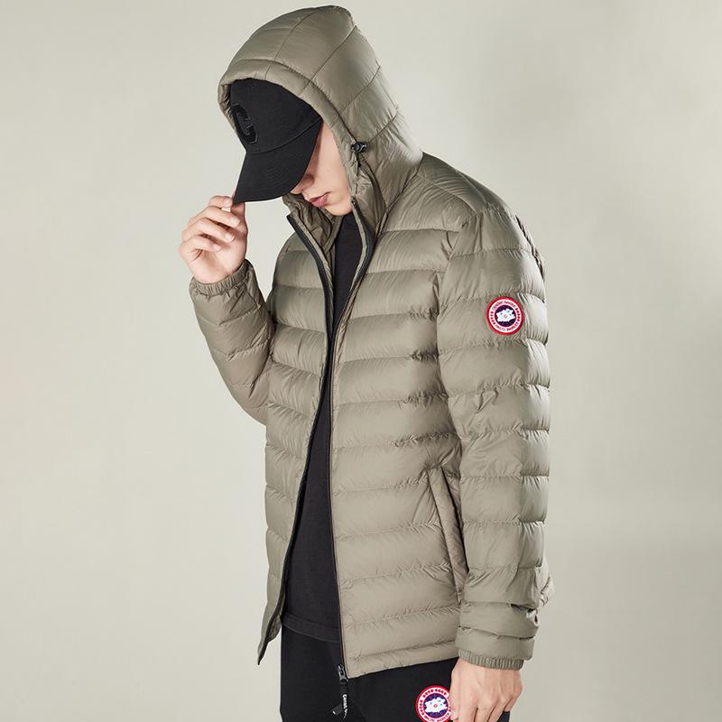 Женская легкая пуховая куртка с капюшоном Canada Goose 2025: Теплая, приталенная, универсальная зимняя верхняя одежда.