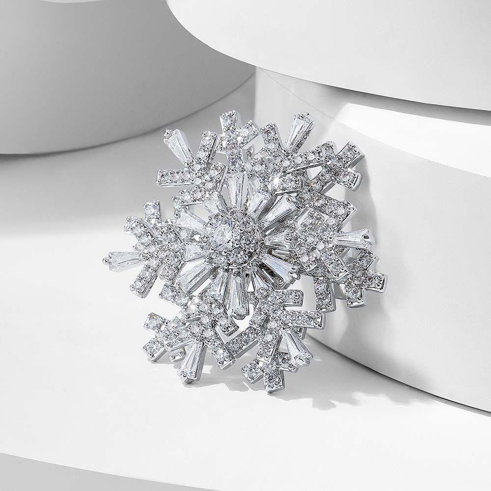 Sparkling Creative Snowflake Pin Rhinestone Zinc Zinc Alloy Zircon Badge Valentine's Day