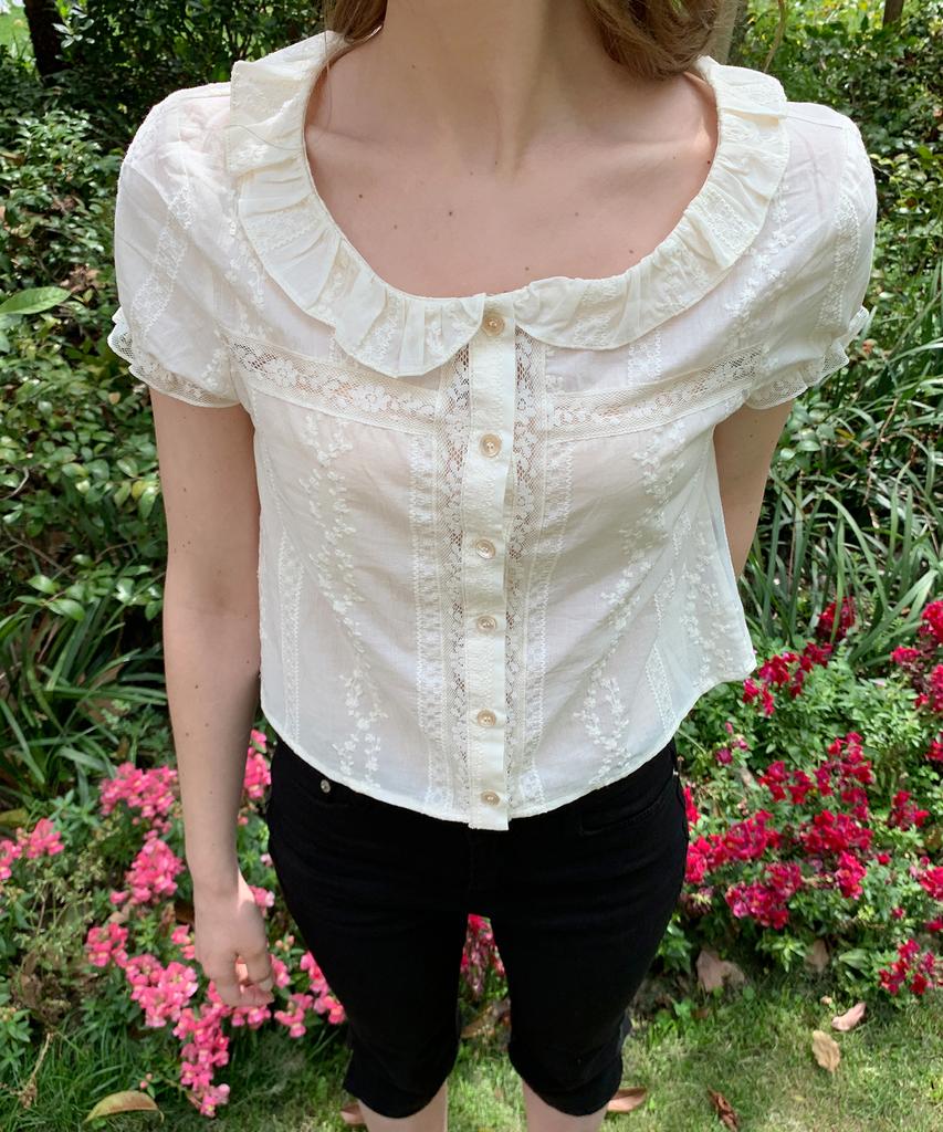 LETTER FROM MOON Belle Lace Ruffle Blouse (Cream)