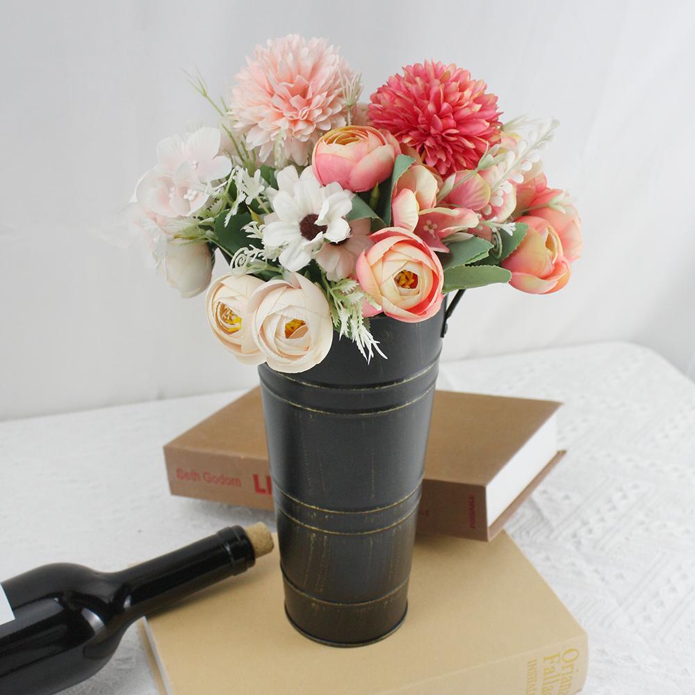 Набор из 3 предметов: железная винтажная черная ваза в европейском стиле и два искусственных букета для гостиной, кабинета и спальни