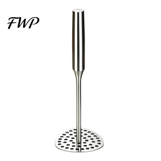 Easy Clean Food Crusher Stainless Steel Potato Masher, Wooden Handle Press for Baby Non Slip Grip Masher Puree, Manual Crusher, Kitchen Gadget Mashed