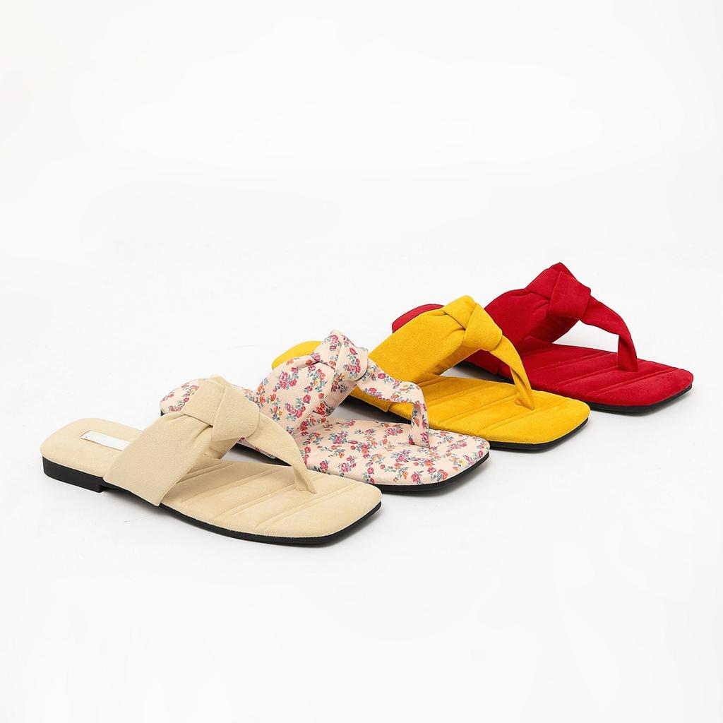 Летние новые шлепанцы с перемычкой между пальцами, женская обувь, модные сандалии на плоской подошве высокого класса 2025, женская обувь с французским темпераментом