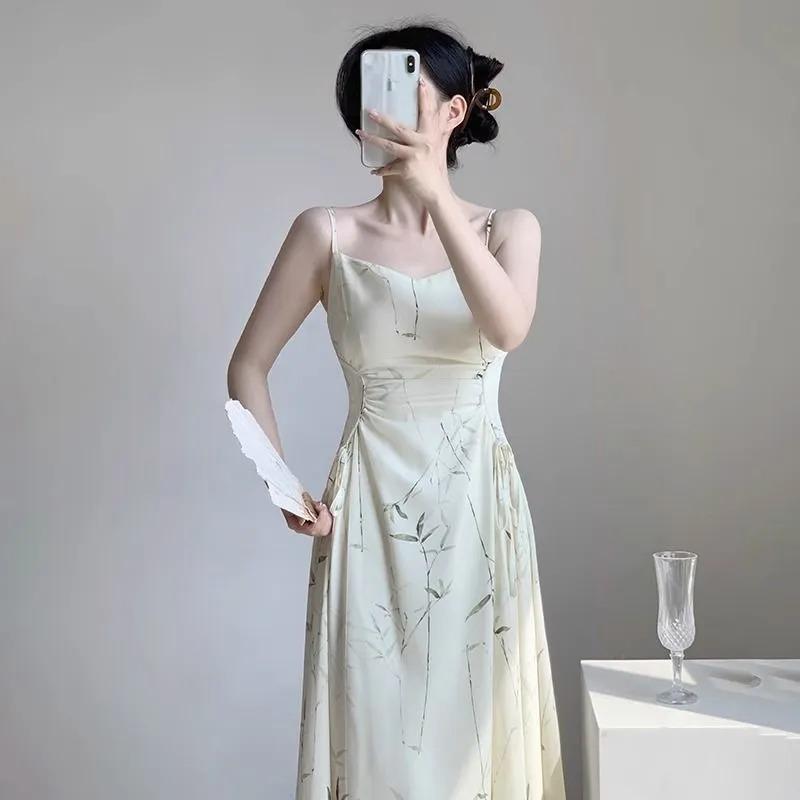 Женское кремовое midi-платье на тонких бретельках со квадратным вырезом, драпировкой на талии и принтом в виде абстрактных линий, элегантное вечернее платье