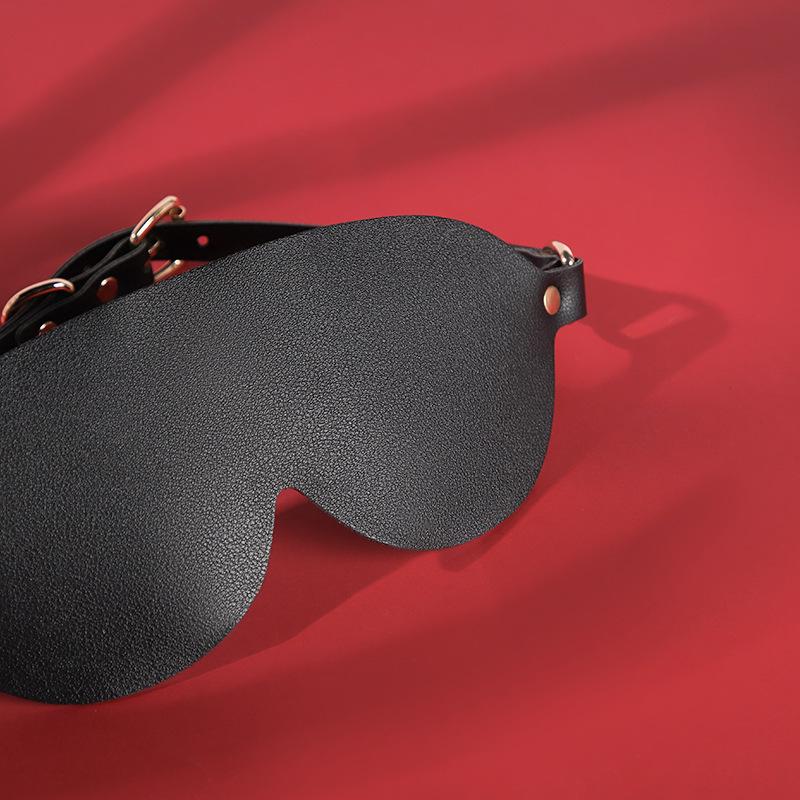 Интимный набор BDSM из 10 предметов: Кляп-шар, Плеть, Наручники, Наручники на ноги и Маска для глаз