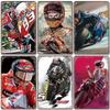 Хисун Металлическая табличка Винтажная Мотогонщик MotoGP Металлическая жестяная табличка Ретро Мотоциклетные гонки Железная живопись Настенное искусство Классический Мотоциклист Декоративная табличка f