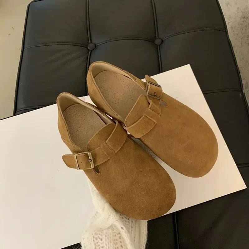 Модная повседневная обувь в стиле ретро из кожи, мюли, тапочки, уличные тапочки из мягкой пробки с пряжкой на ремне, туфли на плоской подошве для женщин 2024