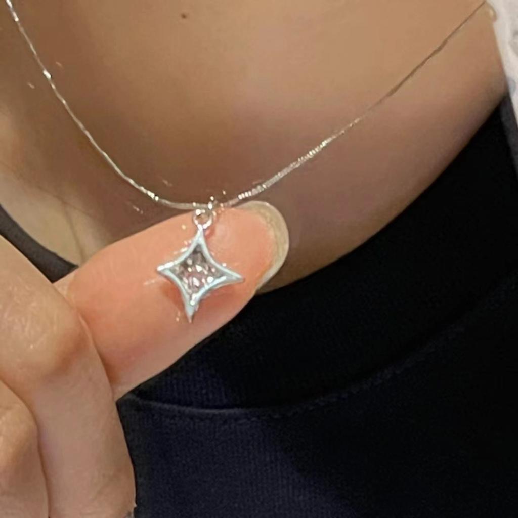 Star Necklace for Women's Light Luxury Niche Design High-end Sweater Chain Simple Personalized Collarbone Chain