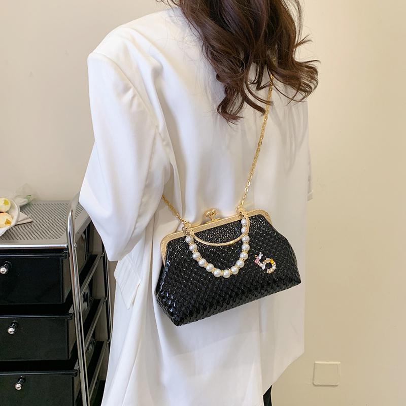 2024 Зима Роскошные Дизайнерские Женские Белые Сумки На Ремне Золото Серебро Сумки Через Плечо Жемчужный Вечерний Клатч Цепи Раковины Клип Партии Сумки