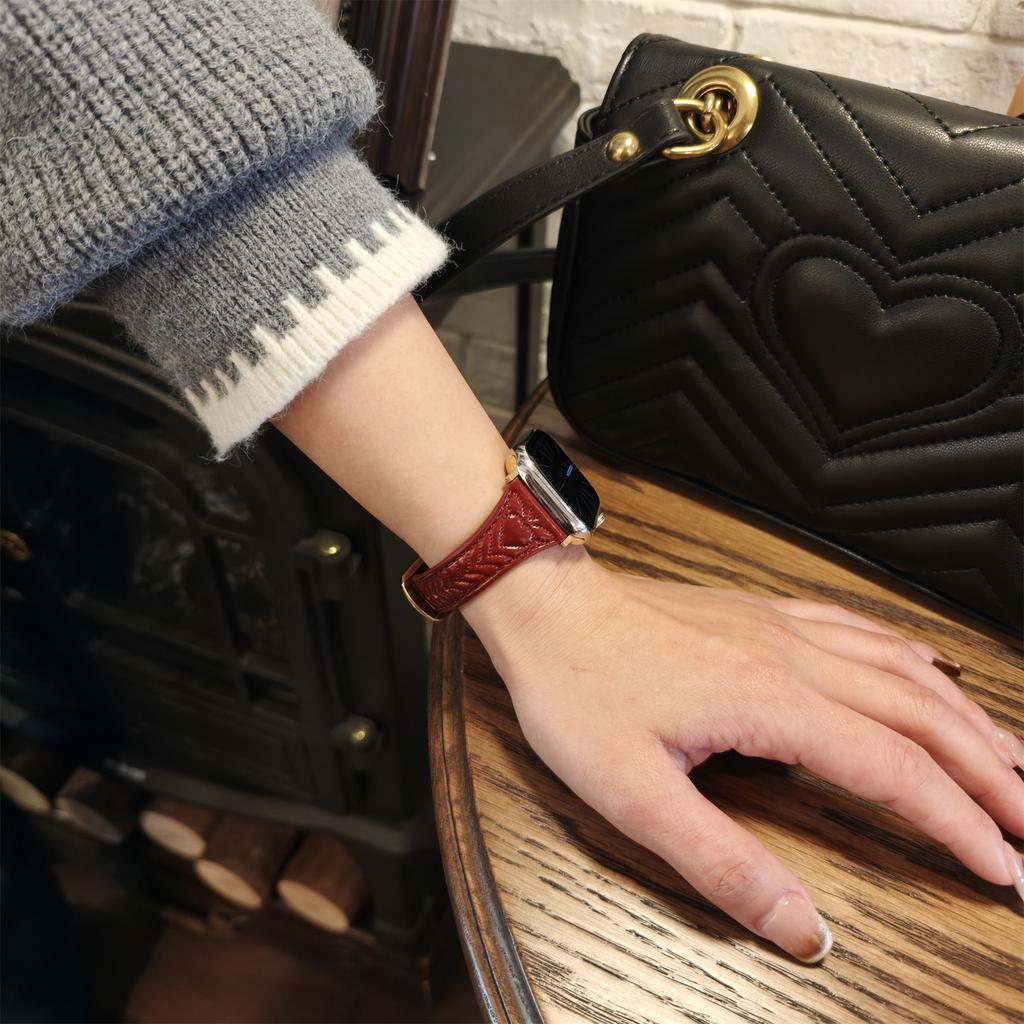 Watch Band For Apple Watch Series 10 9 8 7 SE 6 5 4 3 2 1 42mm 41mm 40mm 38mm Heart Pattern Embossed Genuine Leather Strap