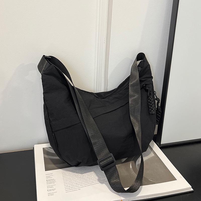 Легкая нейлоновая сумка кроссбоди: Модный дизайн в виде пельменя большой вместимости для женщин