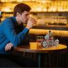 Бутылка для виски в форме мотоцикла 11 унций Новинка Стеклянный декантер 3D гравировка Креативная Для мужчин Мотоциклистов/Любителей алкоголя Коллекционеров