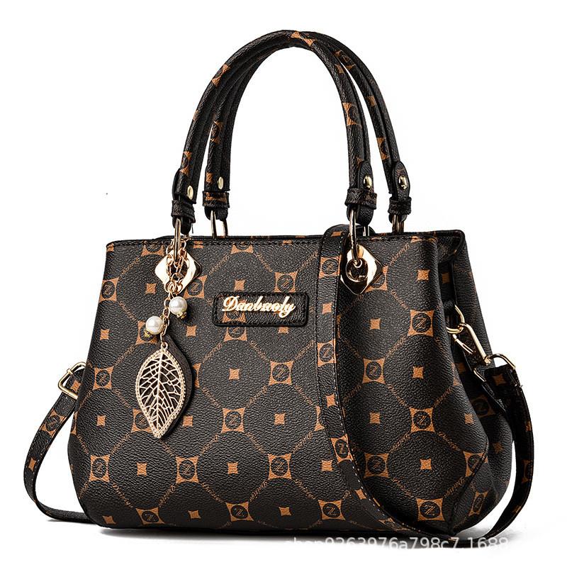 Elegant Korean Style Large Tote Bag For Women Spacious Handbag With Stylish Design