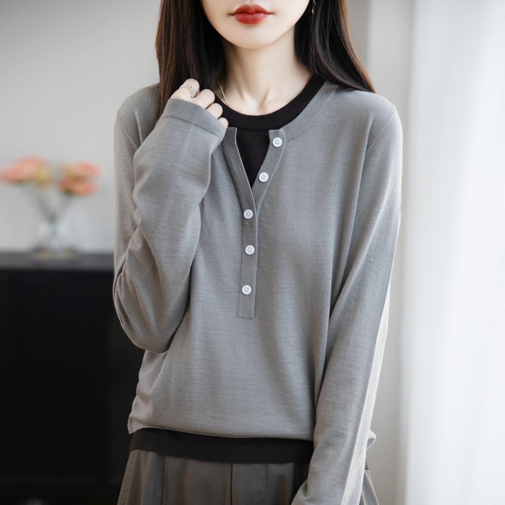 A Youthful Simple and Versatile Base Knitted Sweater for Women's Autumn and Winter Vacation. Two Contrasting Color Sweaters