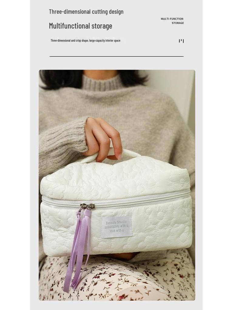 Облачная косметичка: Портативный мягкий дорожный органайзер большой вместимости, с пушистым дизайном, идеально подходит для хранения косметики или карандашей