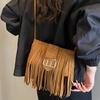 Нишевая сумка с бахромой женская 2025 новая высококлассная универсальная замшевая наплечная сумка-мессенджер повседневная ретро сумка для поездок на работу