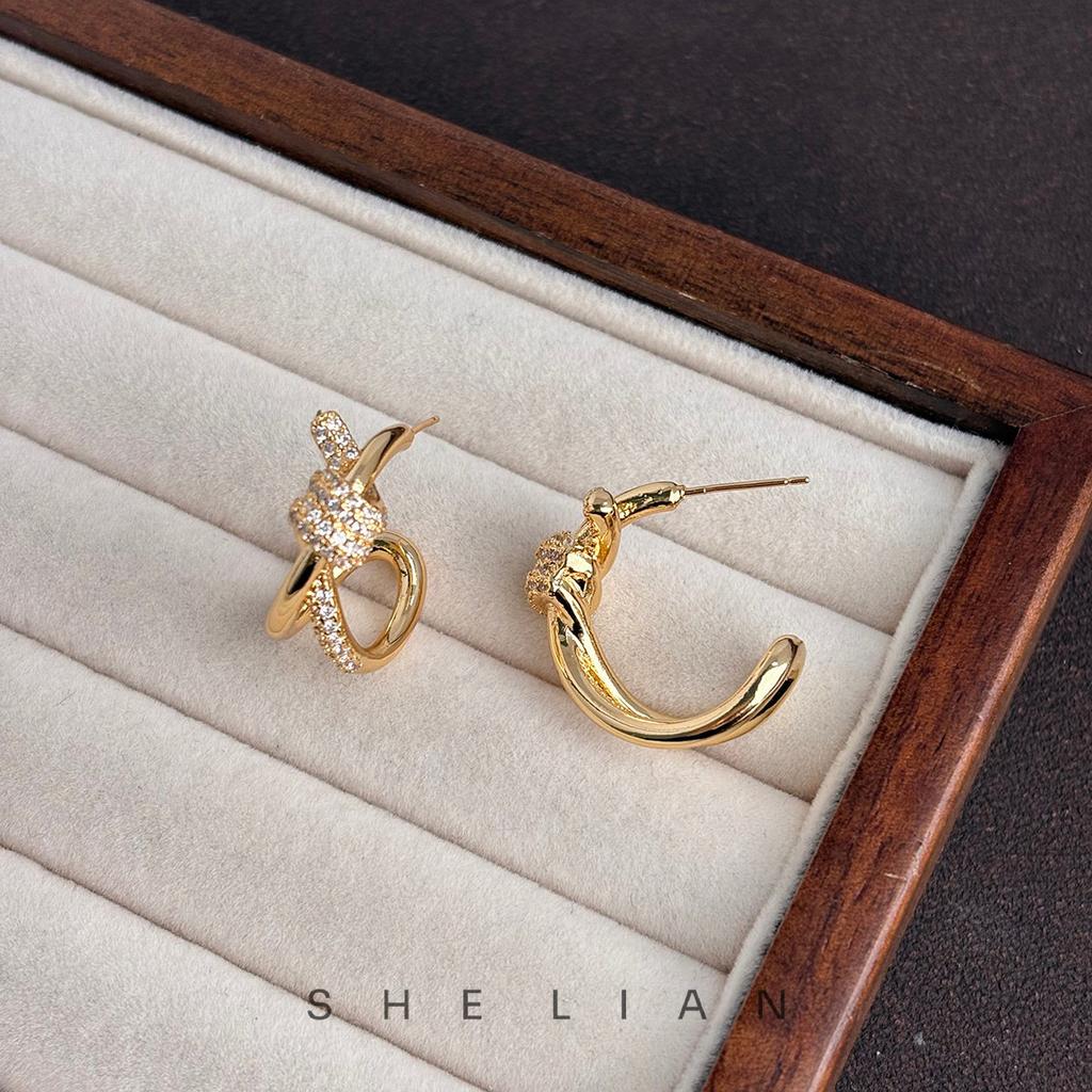 Knot diamond high-end temperament earrings niche design fashionable personalized earrings simple light luxury kink earrings women