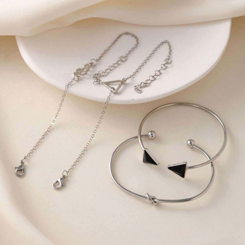 Стильный набор браслетов с геометрическим узором: Европейская и американская мода, дизайн из 4-х частей треугольника