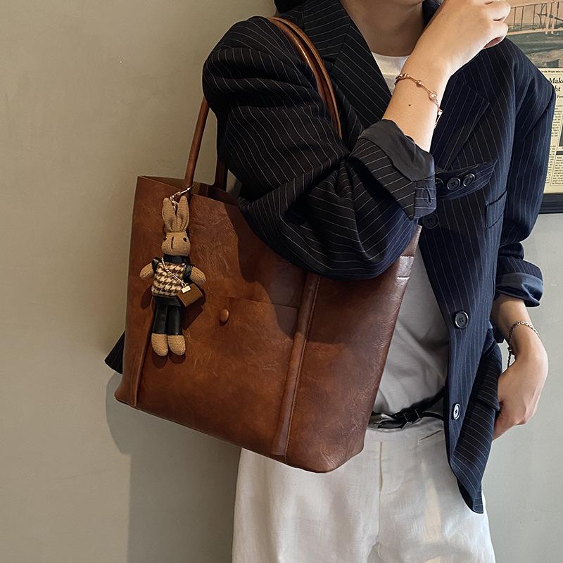 Сумка в стиле ретро премиум-класса женская осенне-зимняя 2025 популярная текстура универсальная наплечная сумка большой вместимости тоут большая сумка