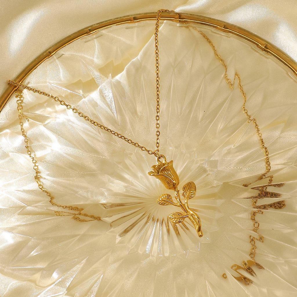 Ожерелье с 3D подвеской в виде розы с покрытием из 18-каратного золота - Изысканный женский ювелирный подарок