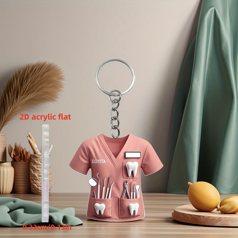 2D Акриловый Брелок Стоматолога Очаровательный Розовый Дизайн Костюма со Стоматологическими Инструментами, Водонепроницаемый Акрил, Идеальный Подарок для Женщин-Стоматологов