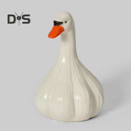 Garlic Duck Resin Figurine Cartoon White Duck Statue Animal Sculpture Home Office Bookshelf Desktop Decoration Ornament
