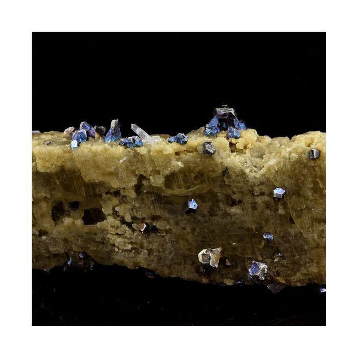 Pyrite, Sidérite, Quartz 80.5 carats