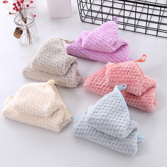 Yousheng Coral Velvet Plaid Texture Bath Towel Strong Water Absorption Fluffy Towel with Lanyard Design Easy To Clean Hand Towel