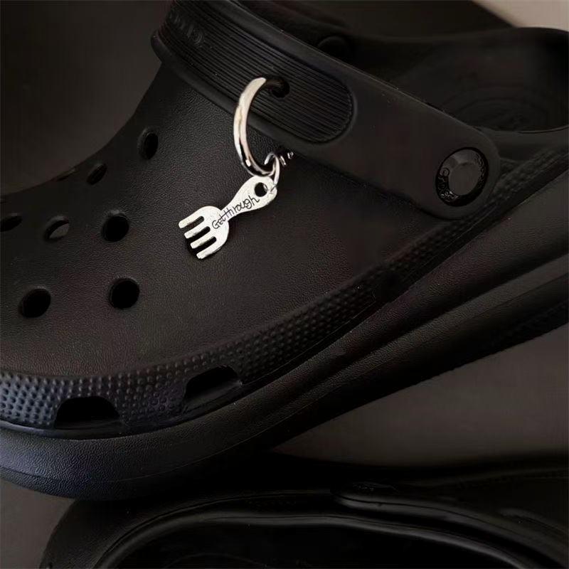 2pcs Alloy Pentagram Shoe Accessories Creative Bell Fork Pendant Diy Hanging Party Jewelry Snap Hook Shoes Buckles Decoration