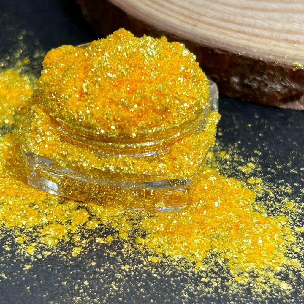 **Переливающийся серебристый блестящий хайлайтер и тени для век**