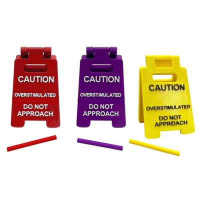 Осторожно Перестимулирован Настольная табличка Напечатано на 3D-принтере Смешная табличка Не приближаться Настольная табличка Предупреждающая табличка для офиса Домашнего офиса Коворкинга