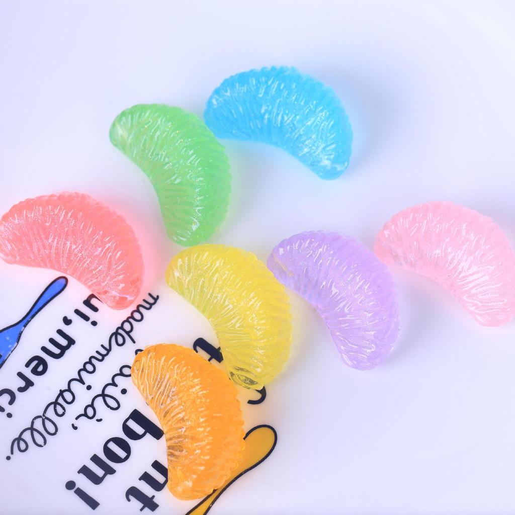 Светящийся 3D-брелок в виде оранжевого лепестка для самостоятельного изготовления украшений и имитации еды.