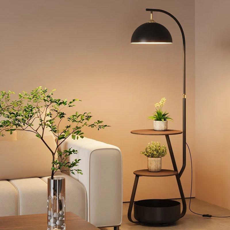 Напольный светильник в античном стиле со стеллажом для хранения и журнальным столиком для гостиной или спальни