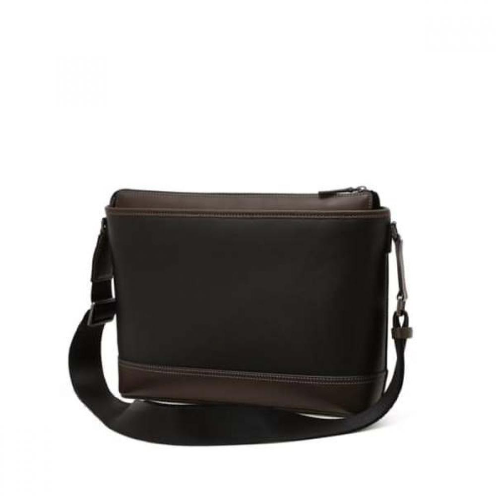 Daks Black Cowhide Crossbody Bag With Logo Dbba6f041bk