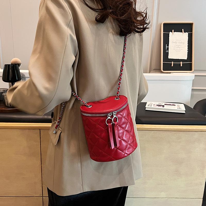 Chain Bag Women's Shoulder Messenger Bag New Fashion Three-dimensional Versatile Bucket Bag
