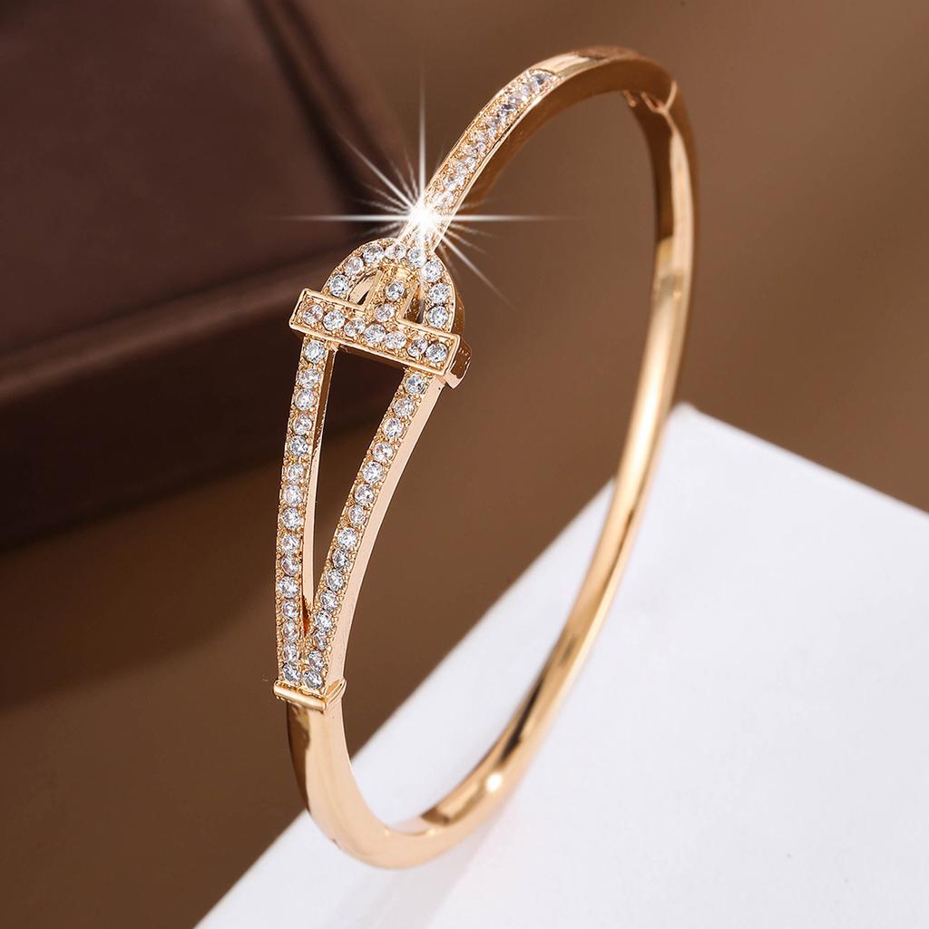 New Fashion High-End Niche Personality Design Micro Inlaid Zircon Temperament Elegant Everyday Joker Bracelet for Girlfriend