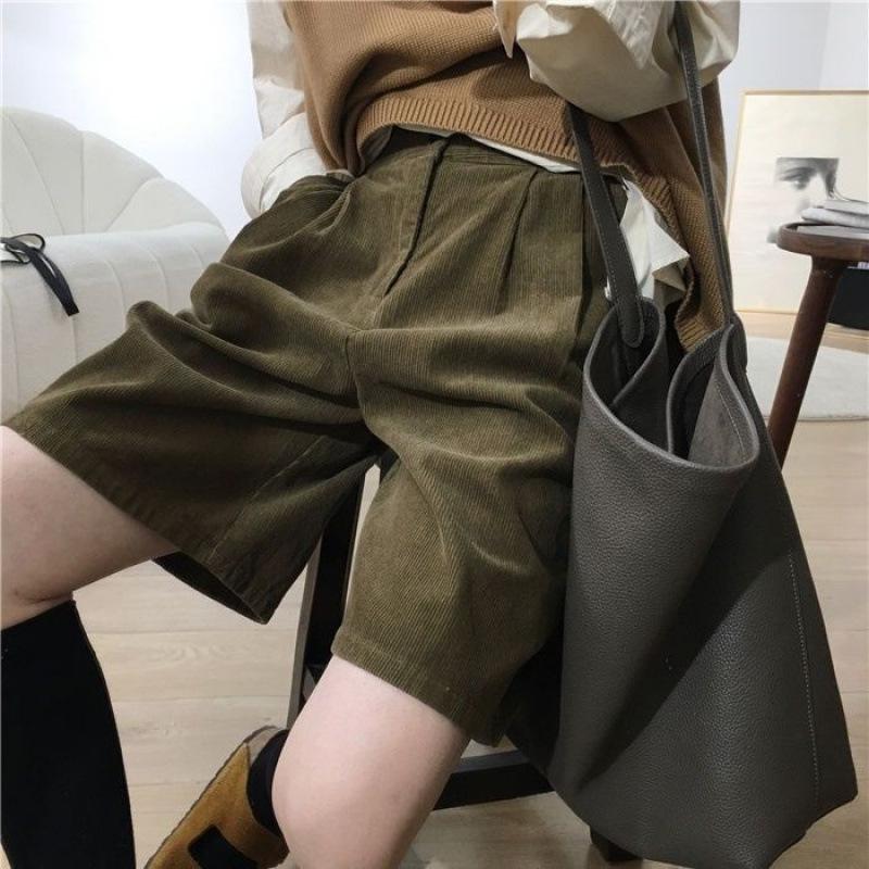 Вельветовые шорты А-силуэта в ретро-стиле с высокой талией - Женские осенние и зимние повседневные шорты с широкими штанинами, расклешенные от колена.